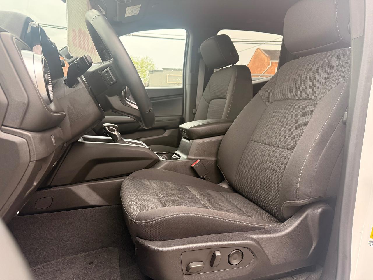 2024 Chevrolet Colorado 4WD LT Photo
