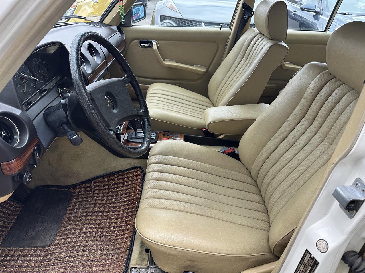 1985 Mercedes-Benz E-Class 300 Photo