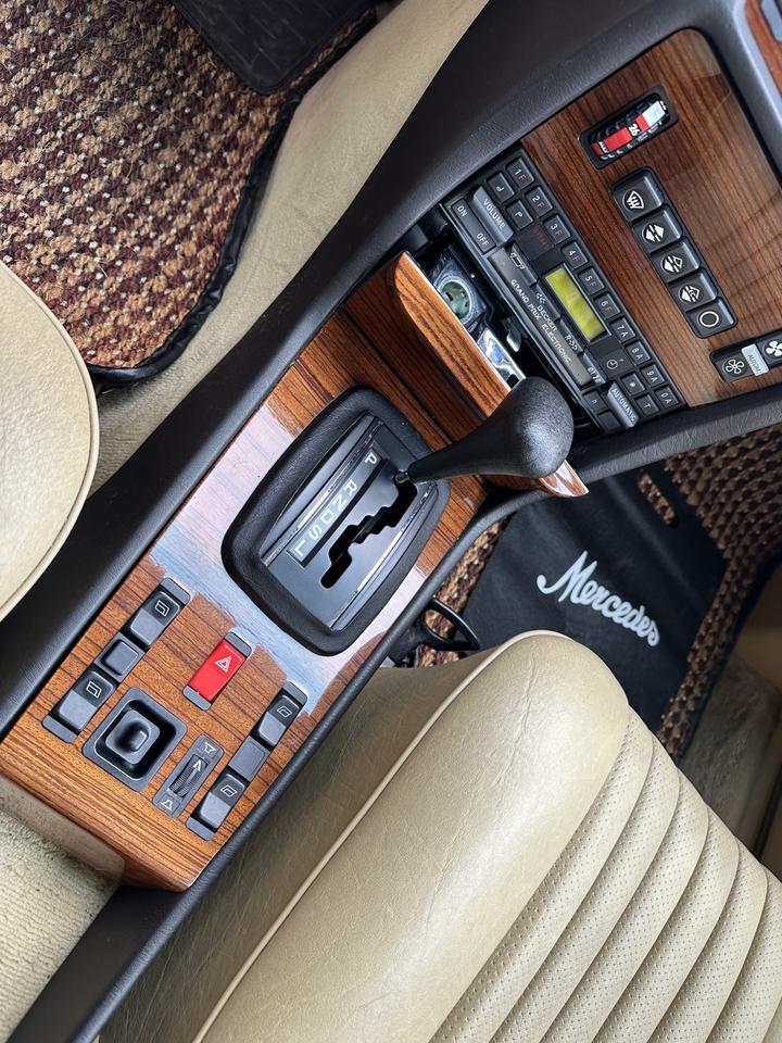 1985 Mercedes-Benz E-Class 300 Photo