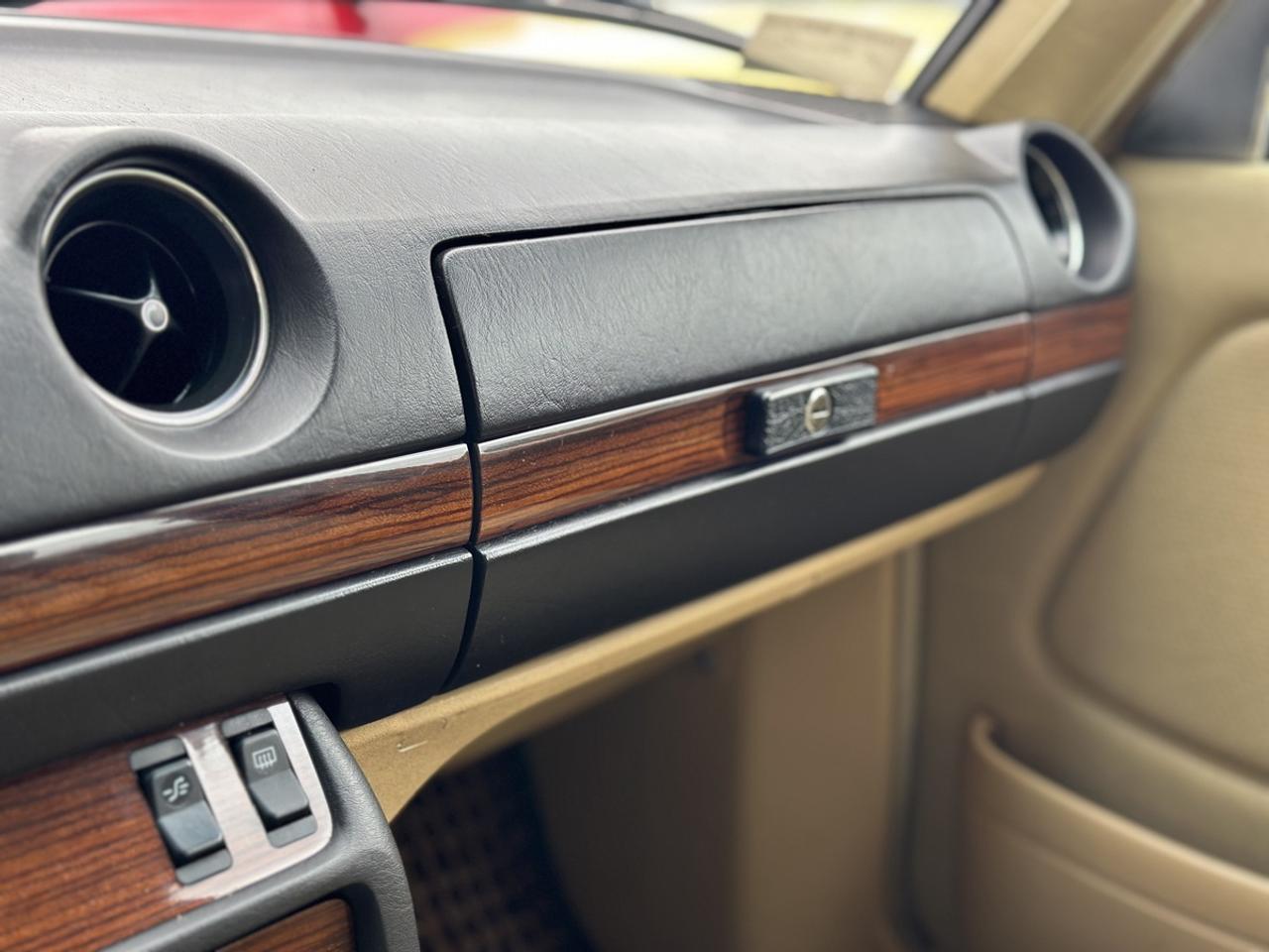 1985 Mercedes-Benz E-Class 300 Photo