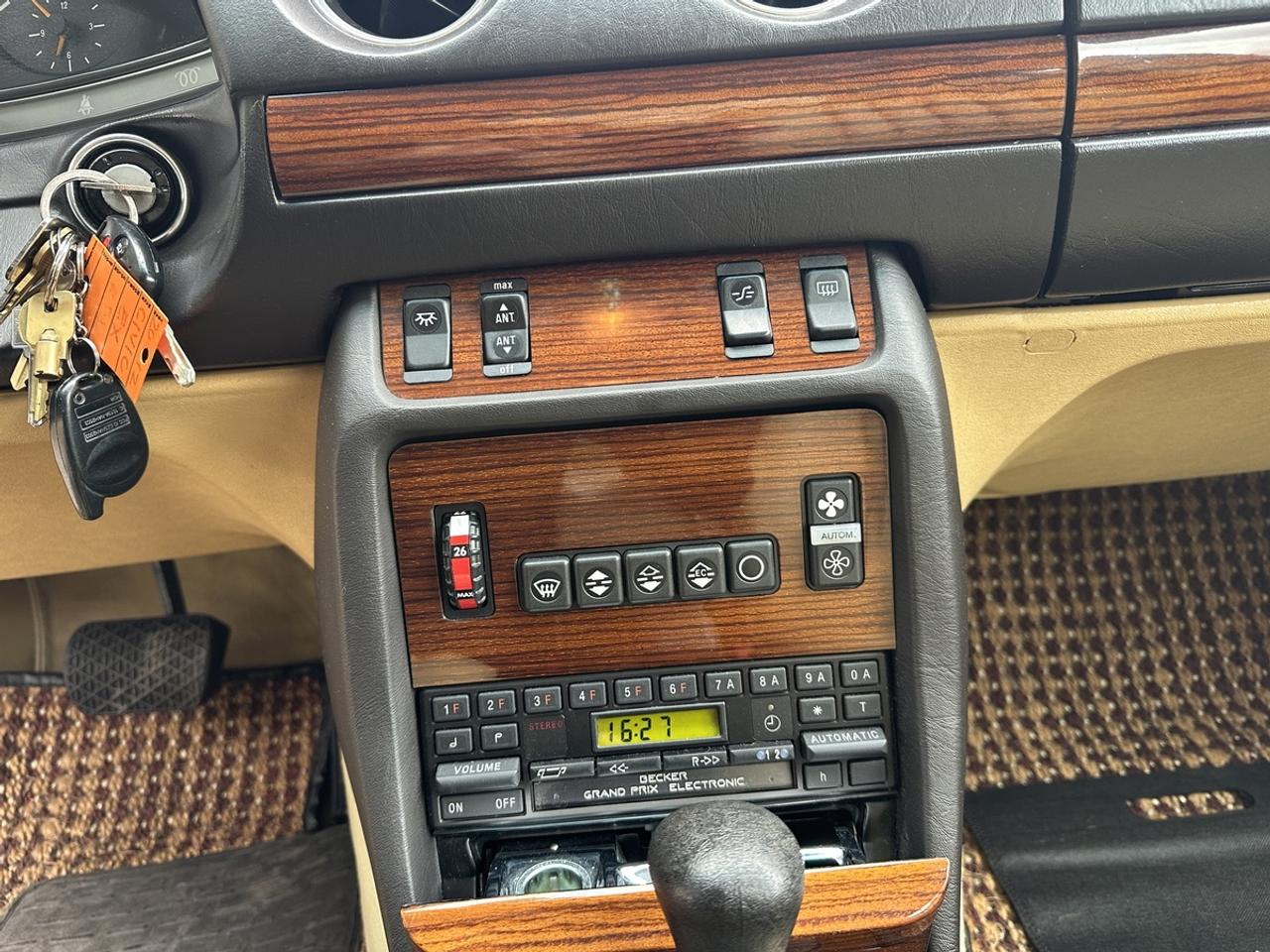 1985 Mercedes-Benz E-Class 300 Photo