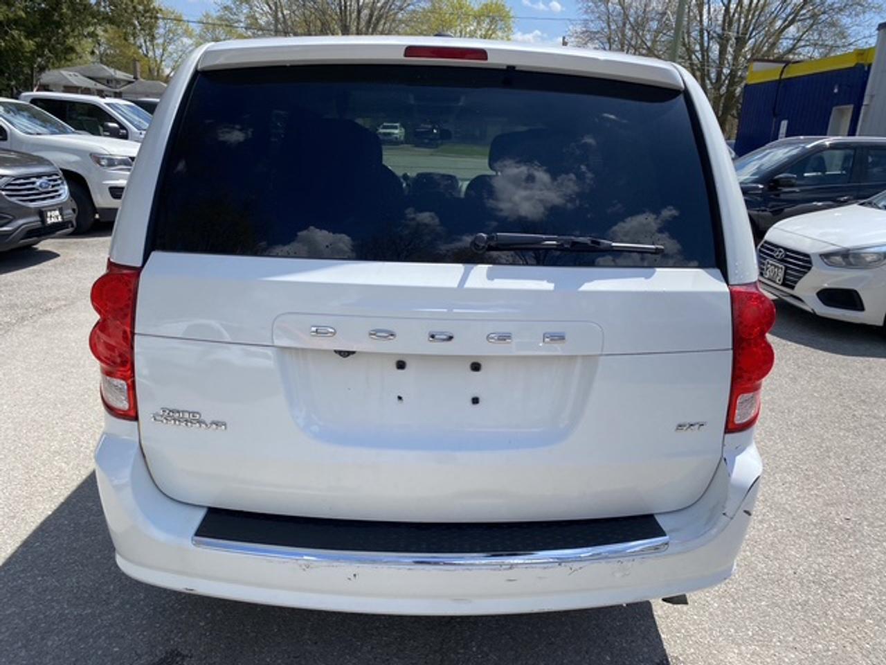 2015 Dodge Grand Caravan SXT Photo