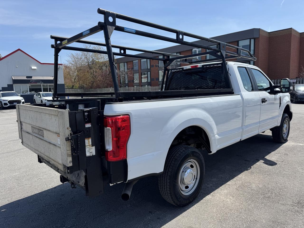 2019 Ford F-350 XL 4WD SuperCab 6.75 Ft Box Photo4