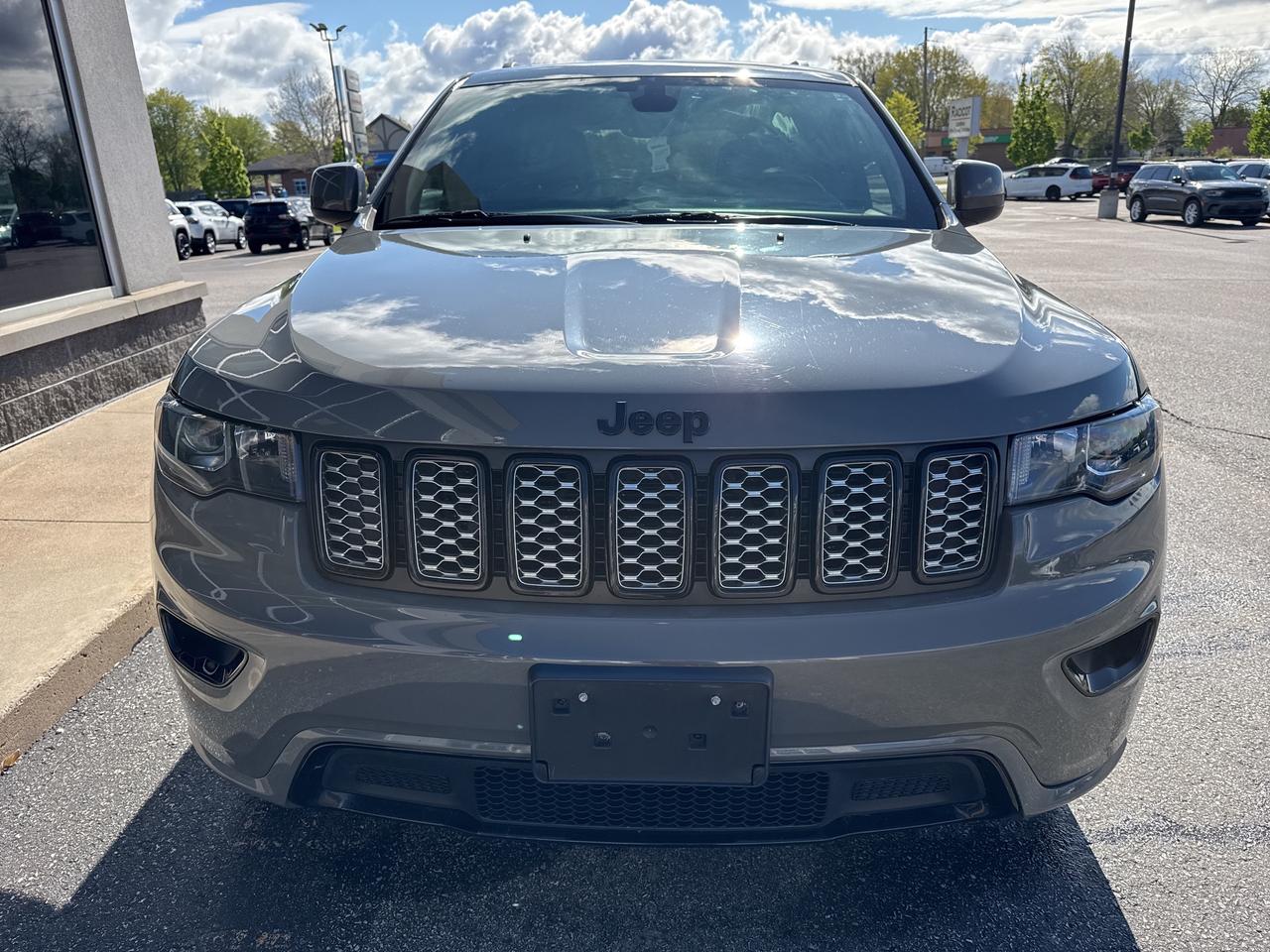 2019 Jeep Grand Cherokee Altitude Photo2