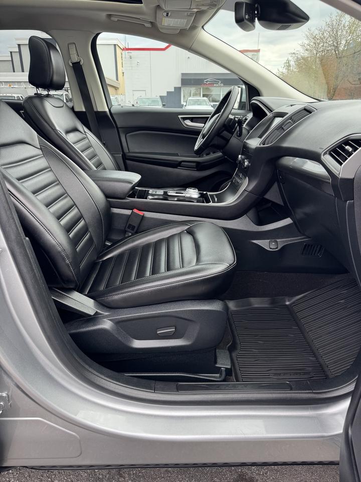 2020 Ford Edge SEL AWD Photo
