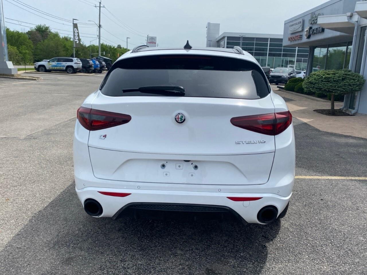 2022 Alfa Romeo Stelvio Veloce AWD Photo