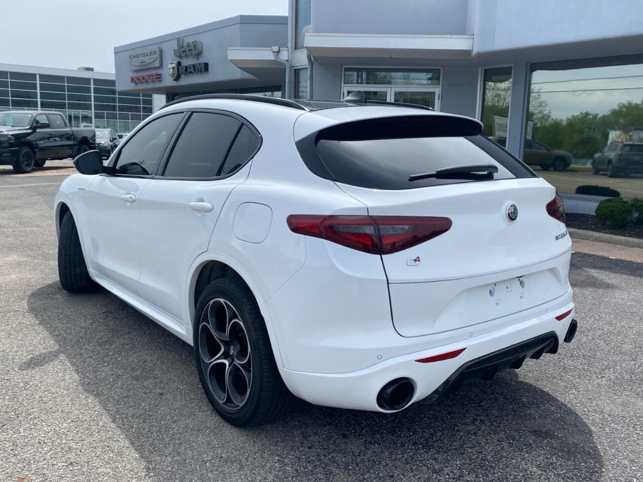 2022 Alfa Romeo Stelvio Veloce AWD Photo