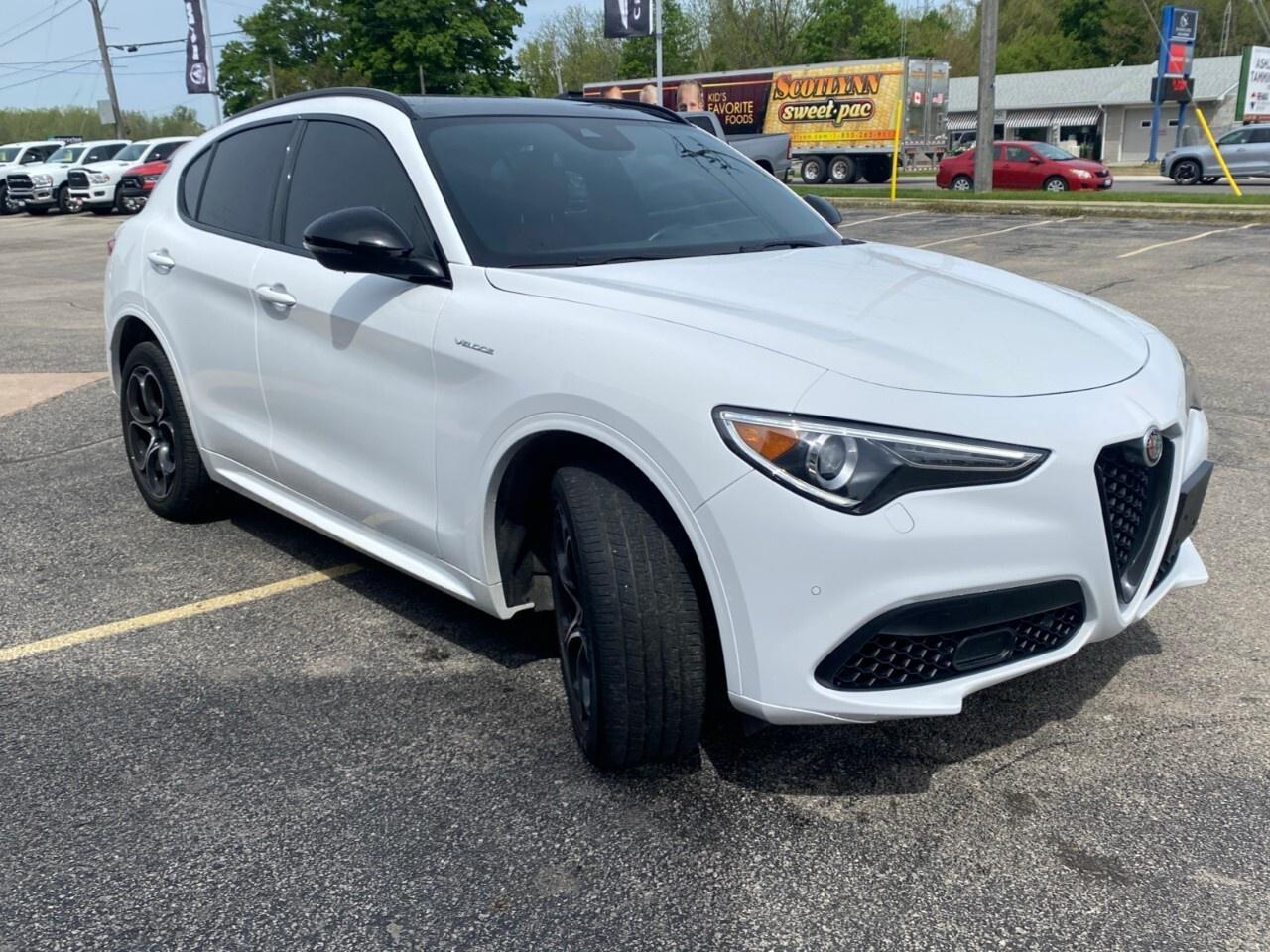 2022 Alfa Romeo Stelvio Veloce AWD Photo