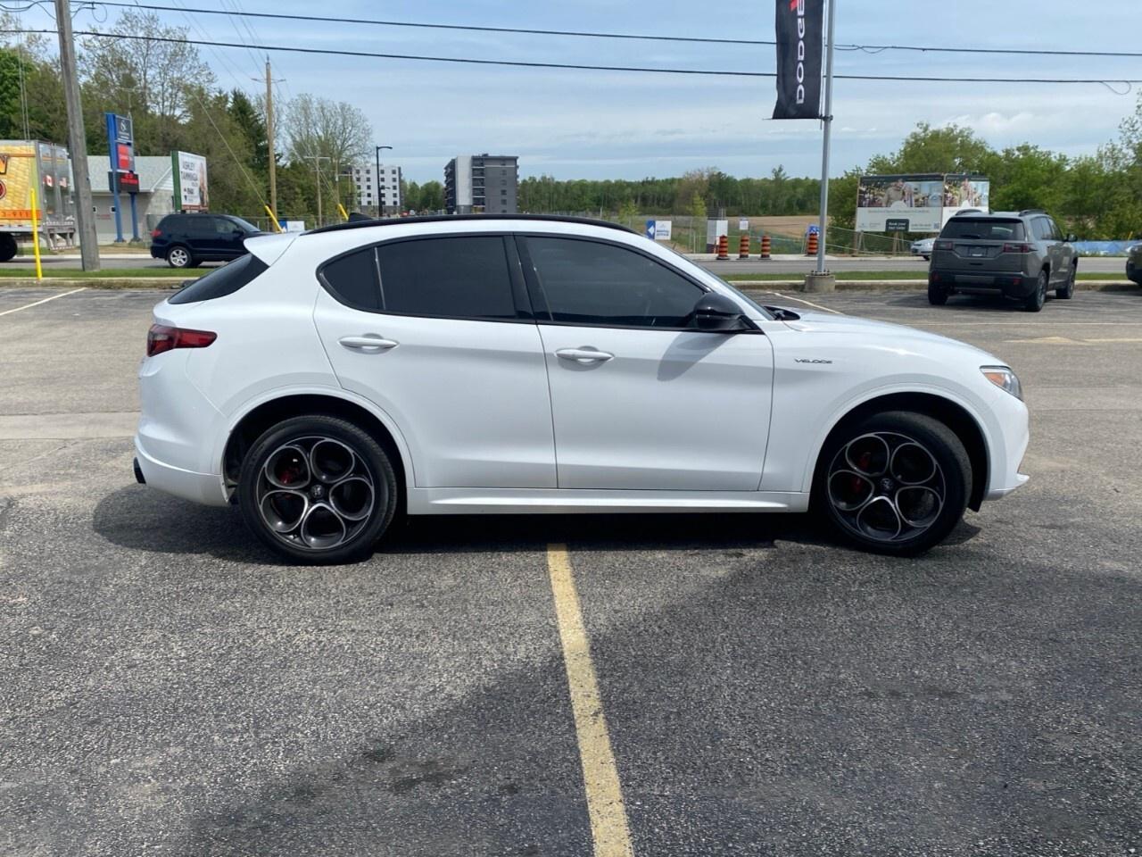 2022 Alfa Romeo Stelvio Veloce AWD Photo