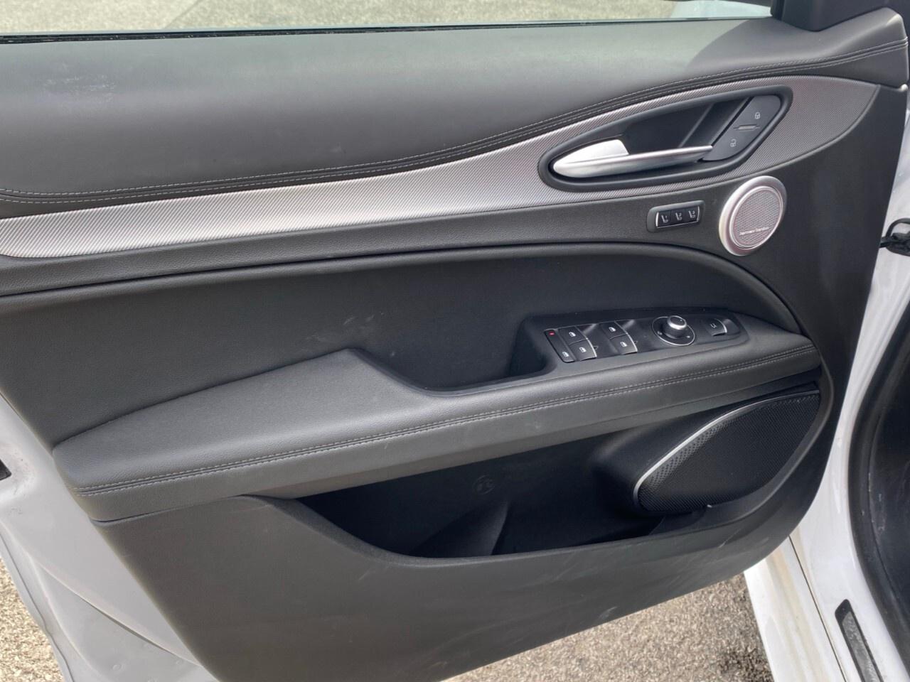 2022 Alfa Romeo Stelvio Veloce AWD Photo