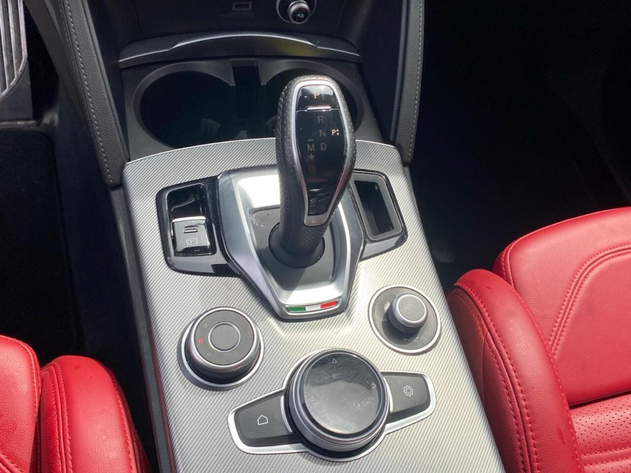 2022 Alfa Romeo Stelvio Veloce AWD Photo