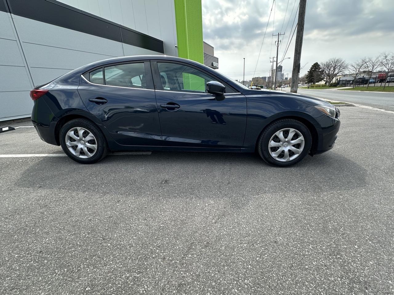 2015 Mazda MAZDA3 i Touring Photo3