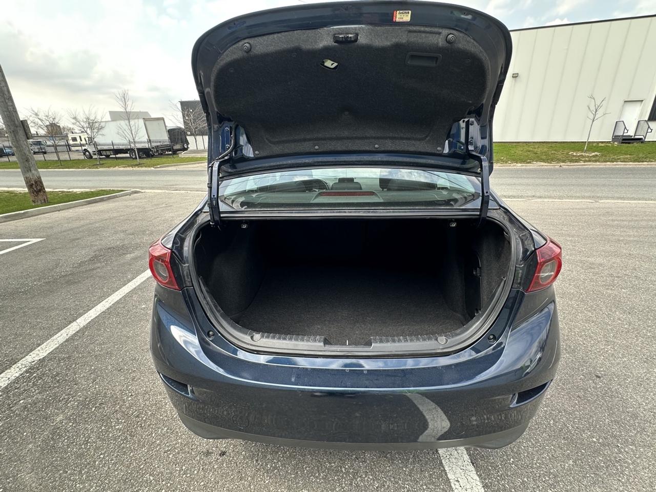 2015 Mazda MAZDA3 i Touring Photo
