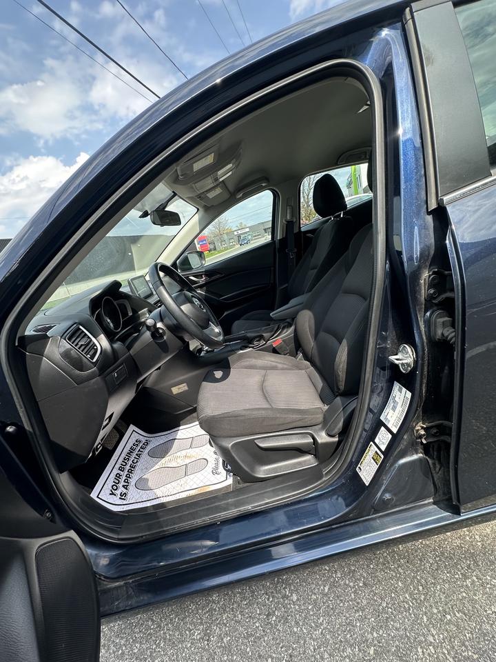 2015 Mazda MAZDA3 i Touring Photo