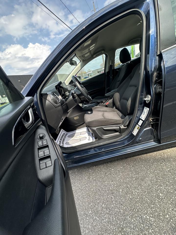 2015 Mazda MAZDA3 i Touring Photo