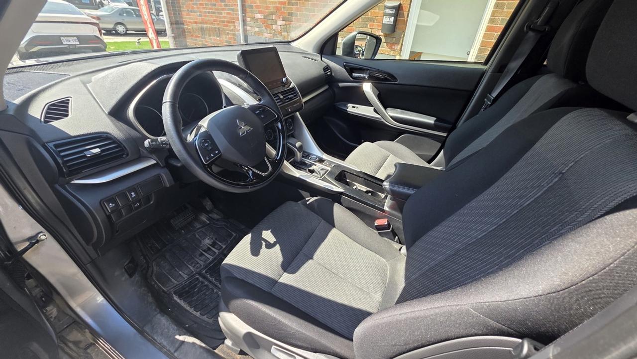 2024 Mitsubishi Eclipse Cross SE Photo