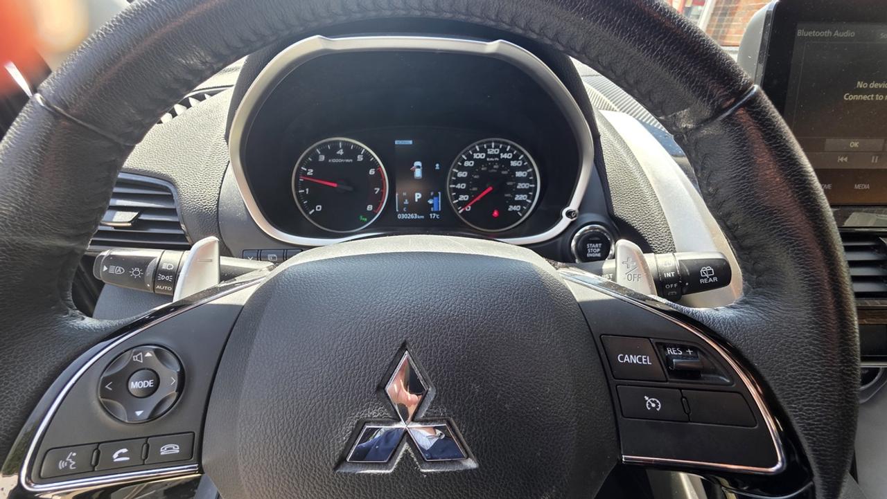 2024 Mitsubishi Eclipse Cross SE Photo