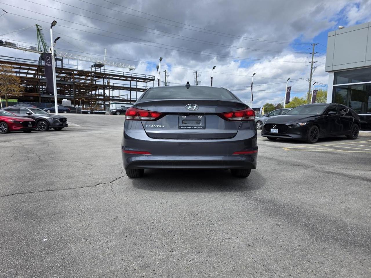 2017 Hyundai Elantra Gl auto low Km clean Photo