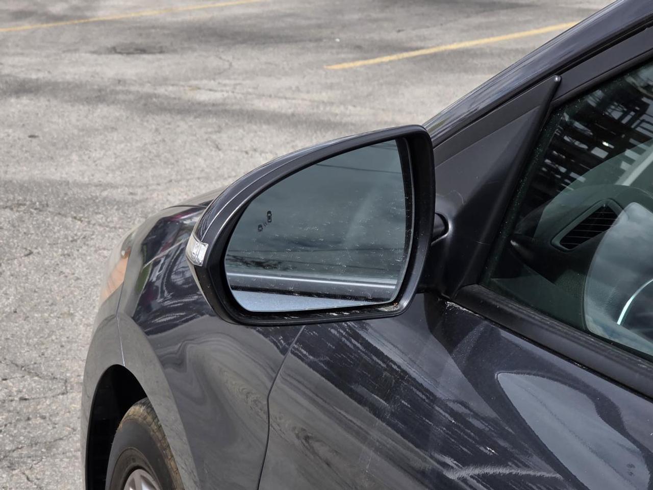 2017 Hyundai Elantra Gl auto low Km clean Photo