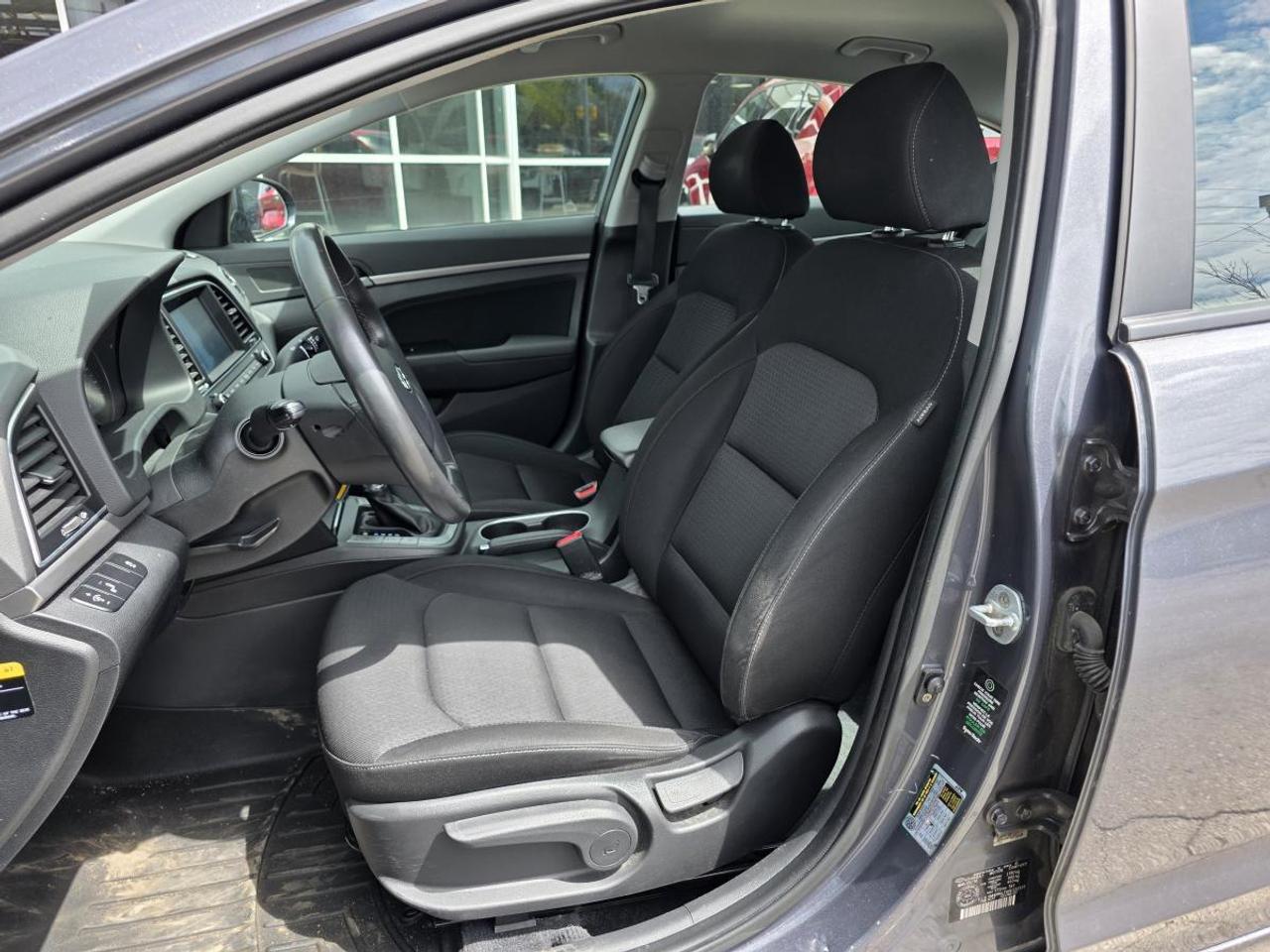 2017 Hyundai Elantra Gl auto low Km clean Photo