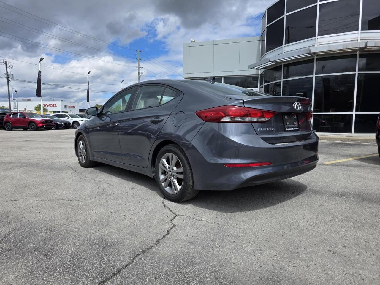 2017 Hyundai Elantra Gl auto low Km clean Photo