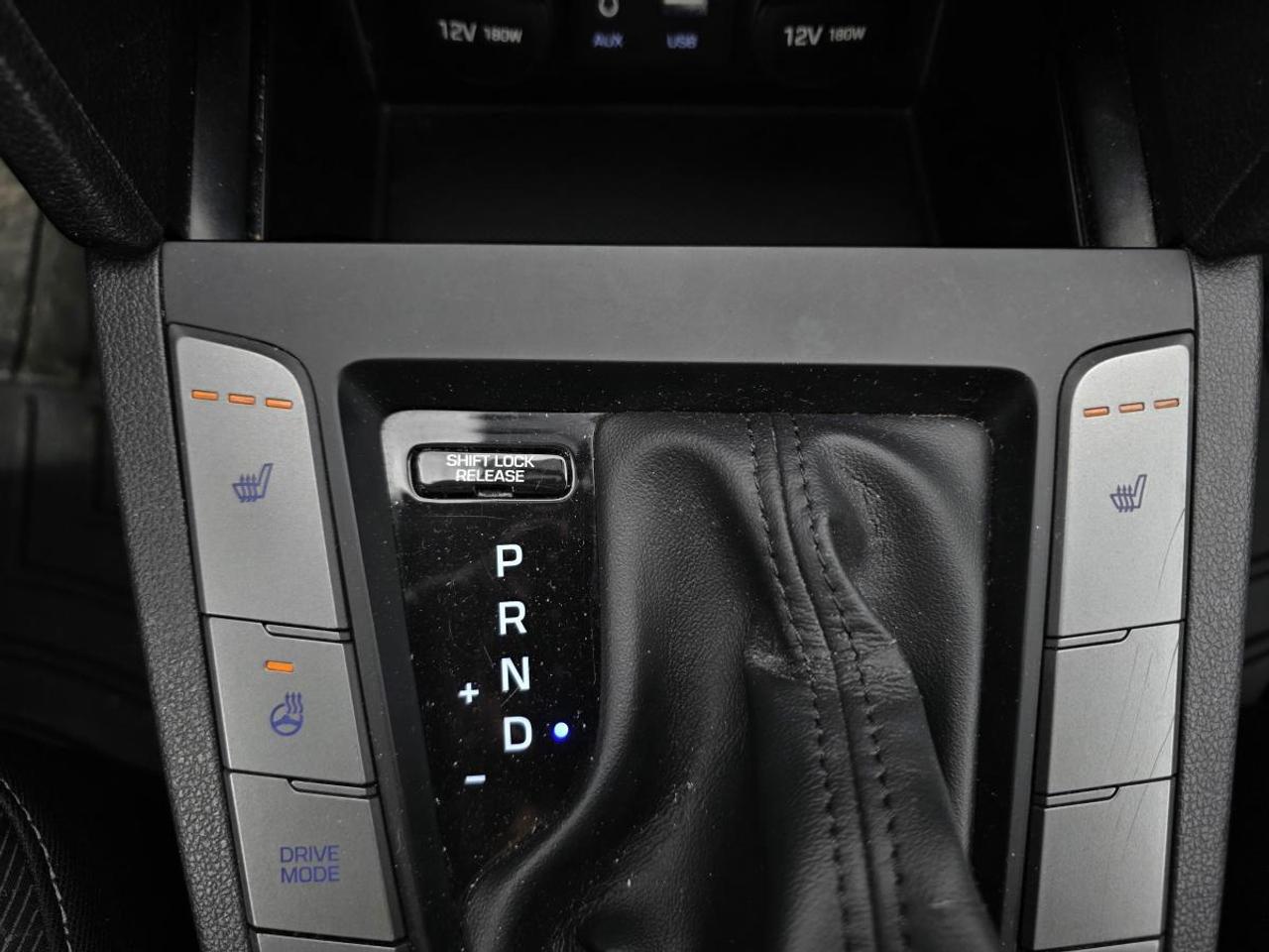 2017 Hyundai Elantra Gl auto low Km clean Photo