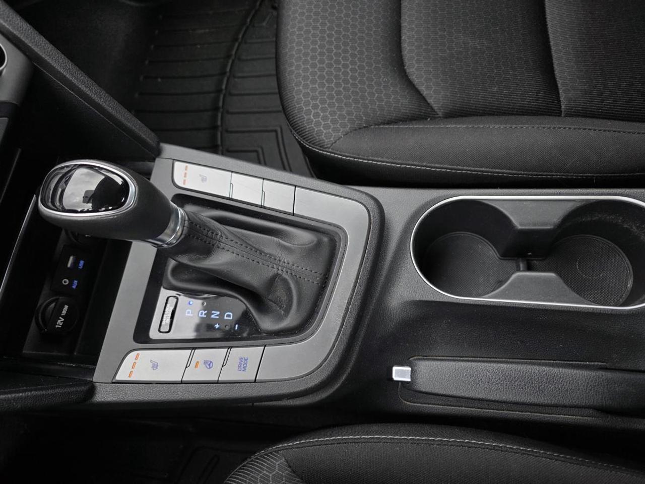 2017 Hyundai Elantra Gl auto low Km clean Photo