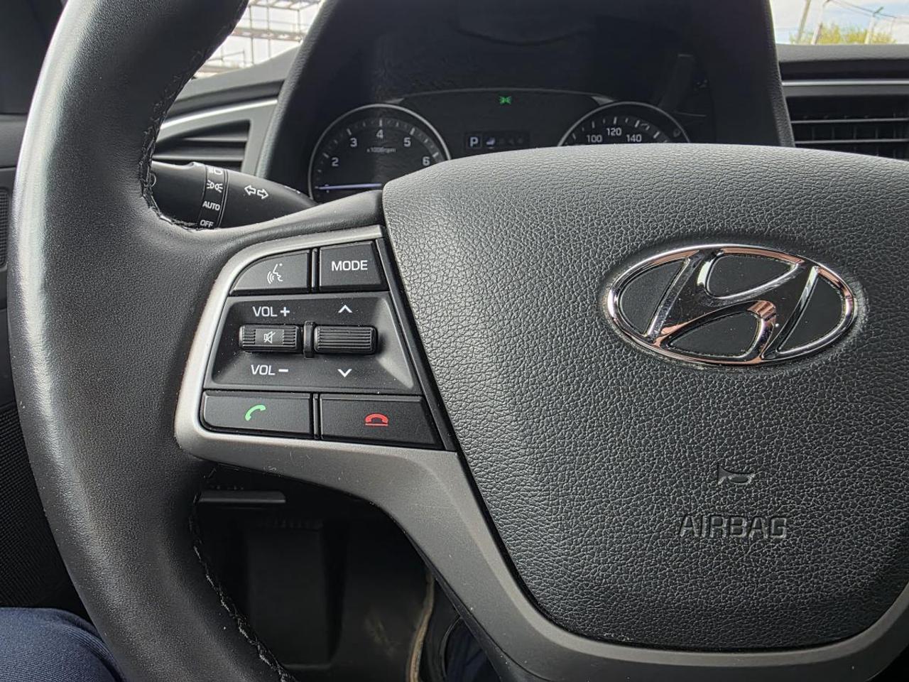 2017 Hyundai Elantra Gl auto low Km clean Photo