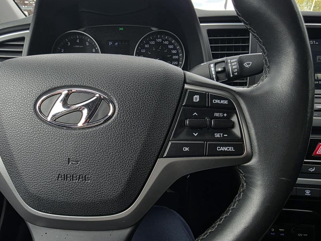 2017 Hyundai Elantra Gl auto low Km clean Photo