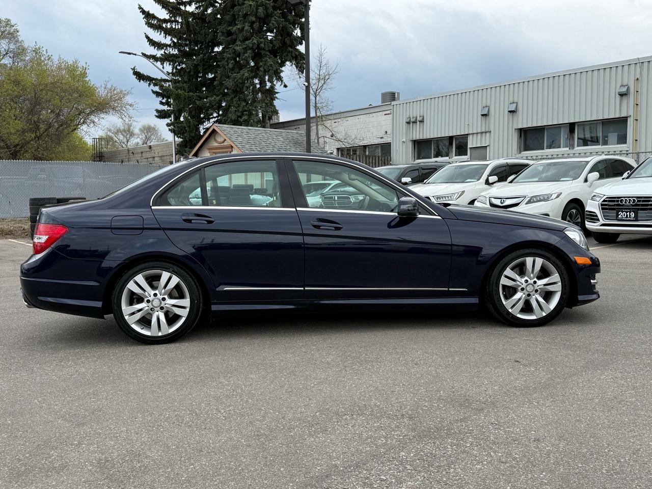 2012 Mercedes-Benz C-Class C 300 4MATIC  ONE OWNER CERTIFED MINT Photo3