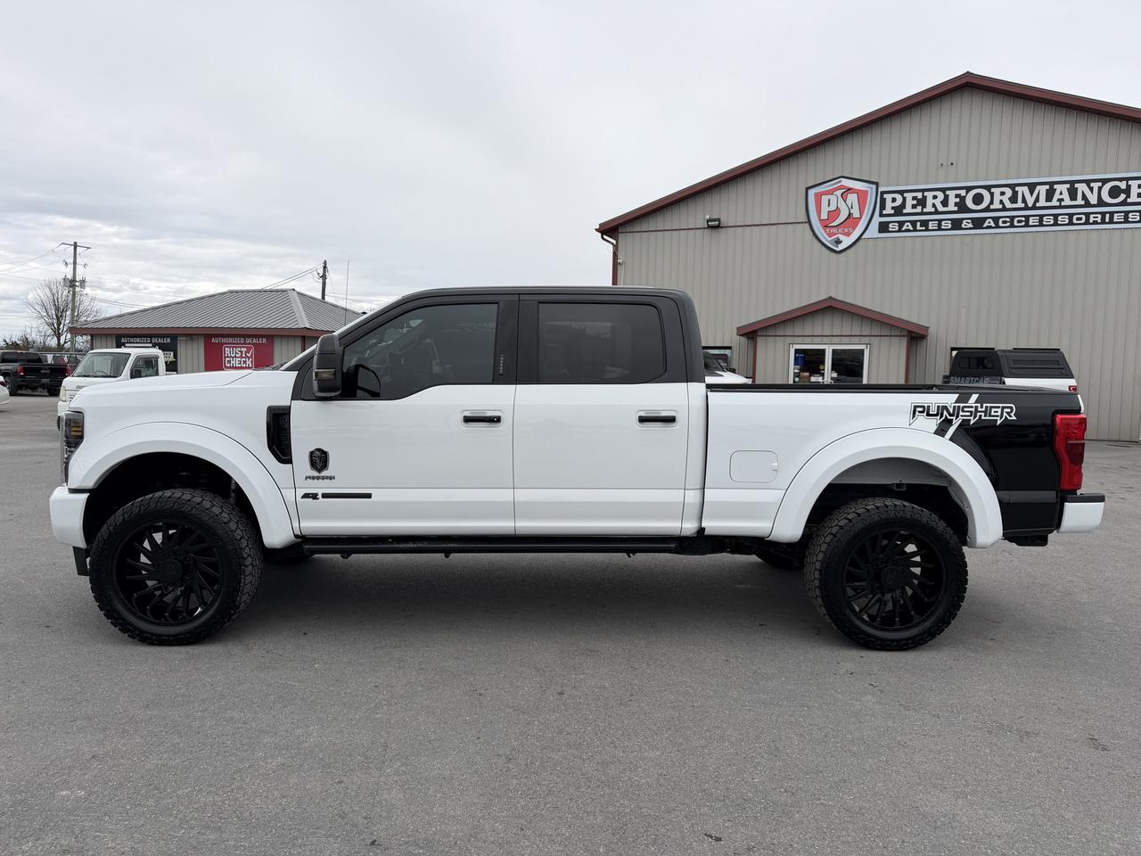 2019 Ford F-250 LARIAT PUNISHER EDITION!! Photo3
