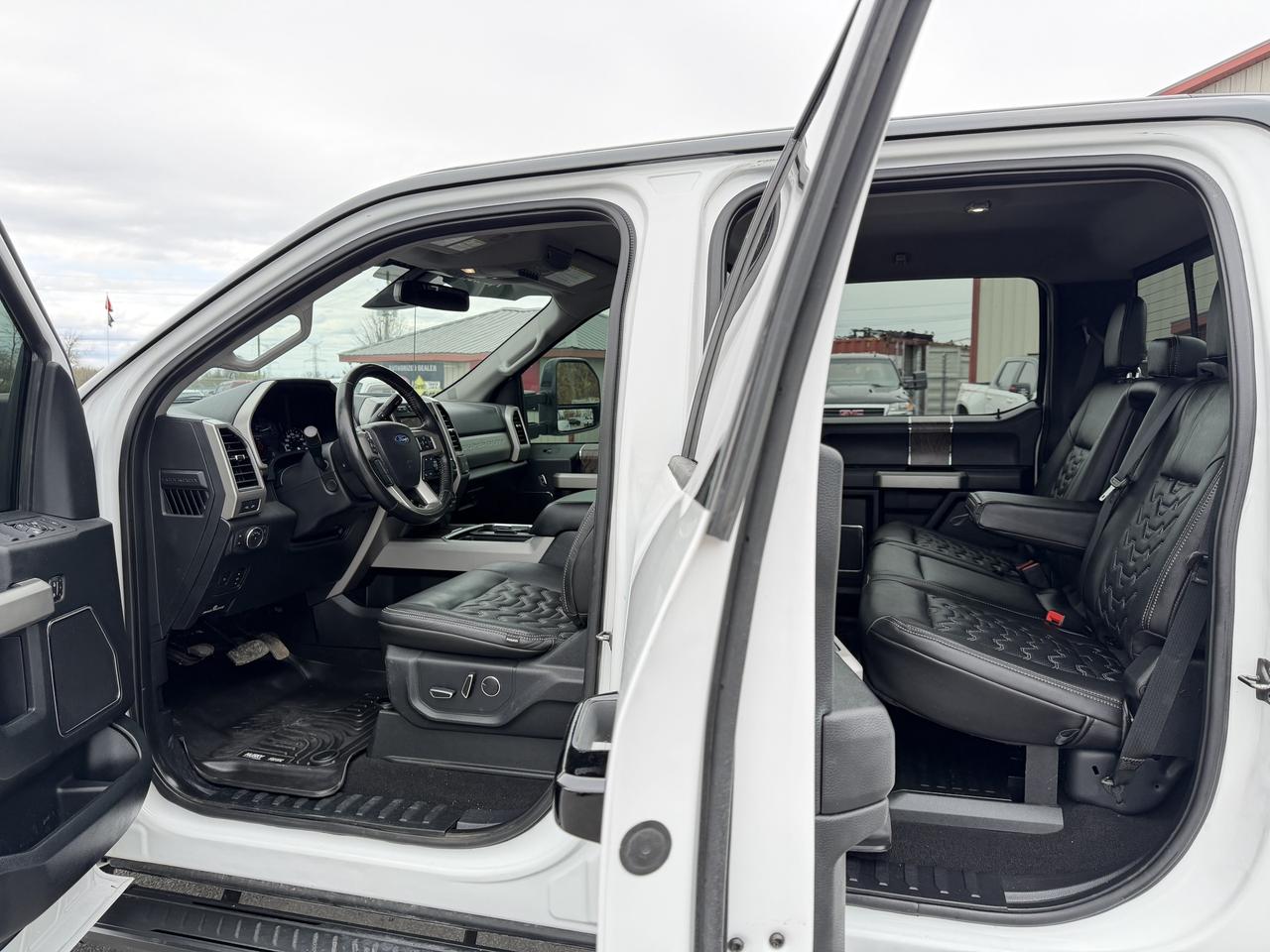 2019 Ford F-250 LARIAT PUNISHER EDITION!! Photo