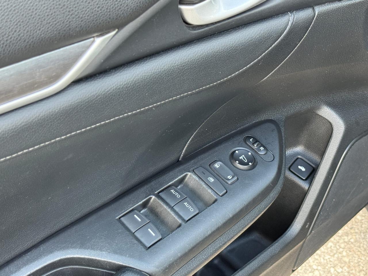 2018 Honda Civic TOURING   HEATED SEATS   REMOTE START   ADAPTIVE C Photo