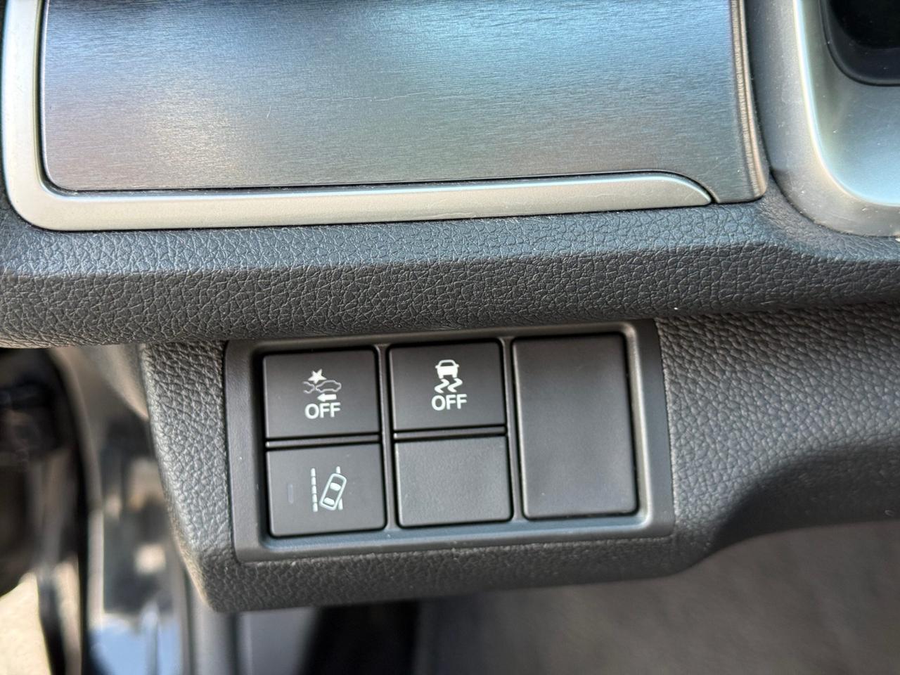 2018 Honda Civic TOURING   HEATED SEATS   REMOTE START   ADAPTIVE C Photo