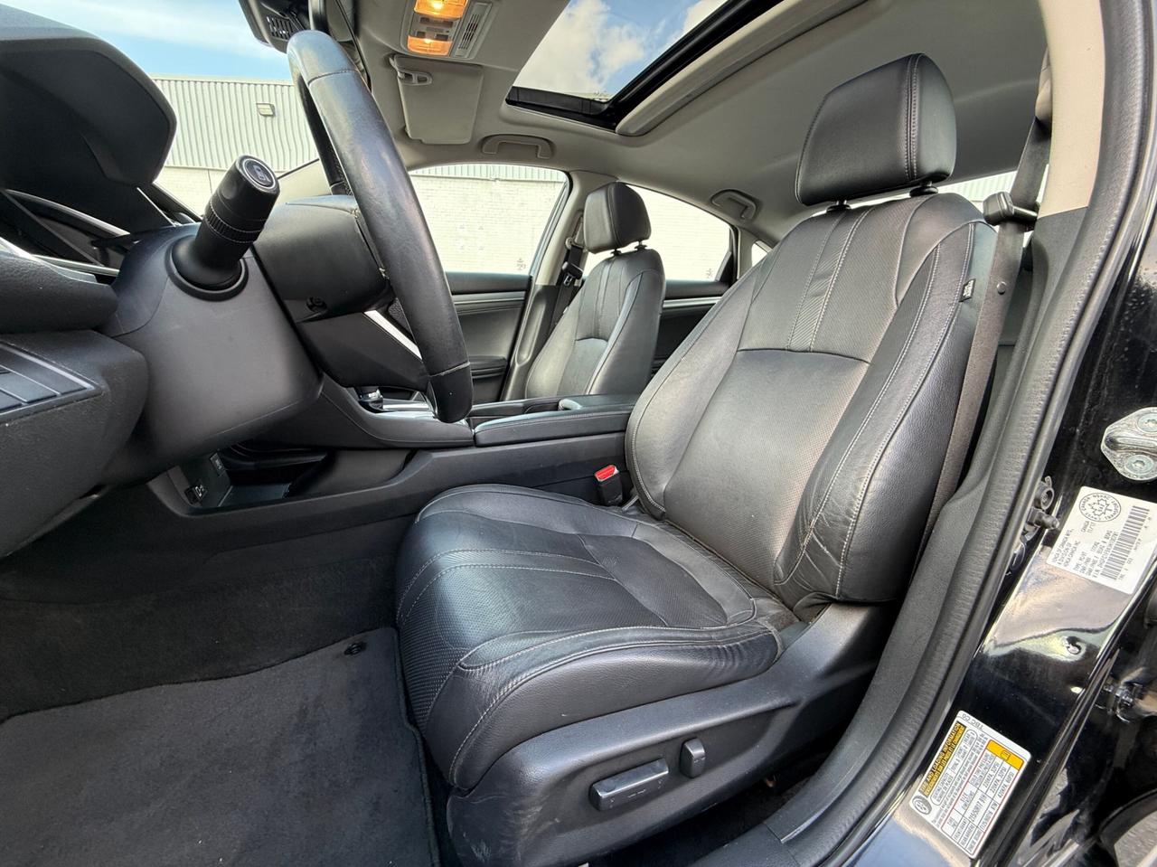 2018 Honda Civic TOURING   HEATED SEATS   REMOTE START   ADAPTIVE C Photo