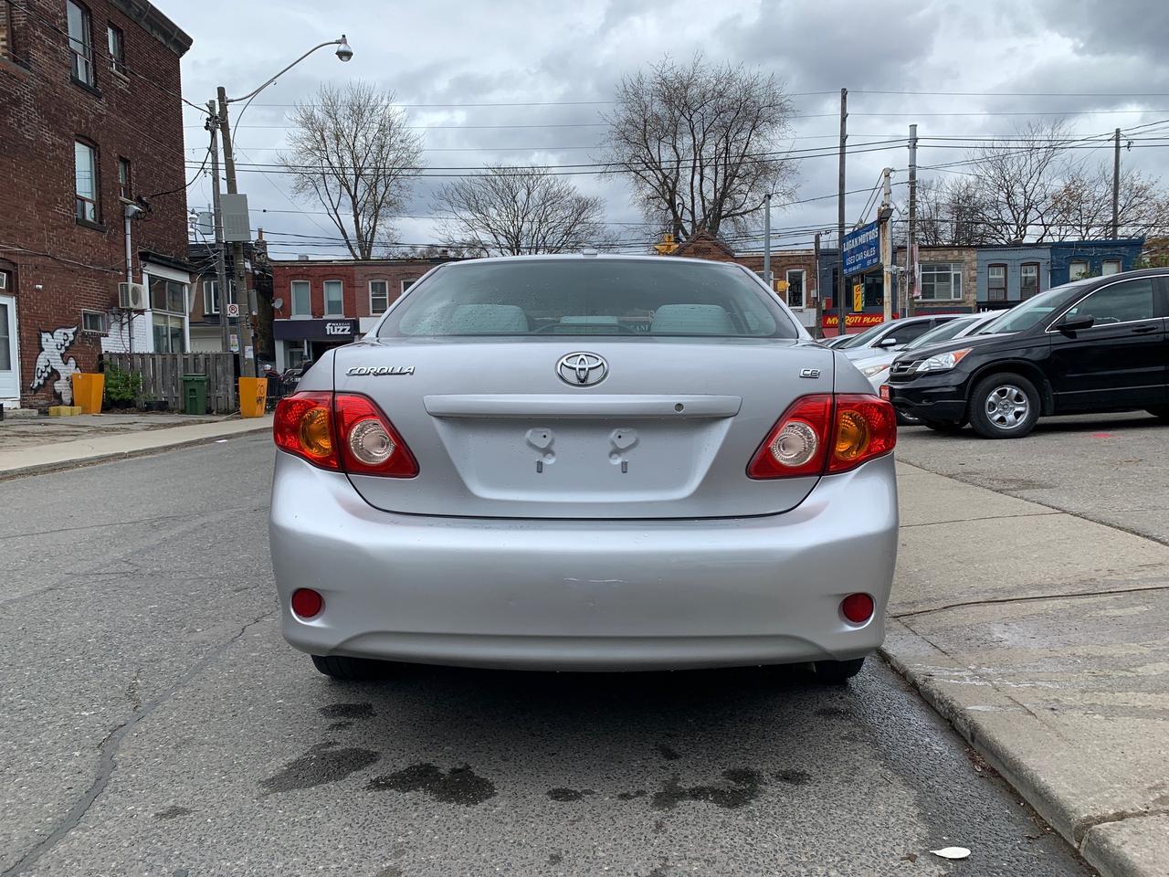 2010 Toyota Corolla 4DR SDN AUTO CE Photo3