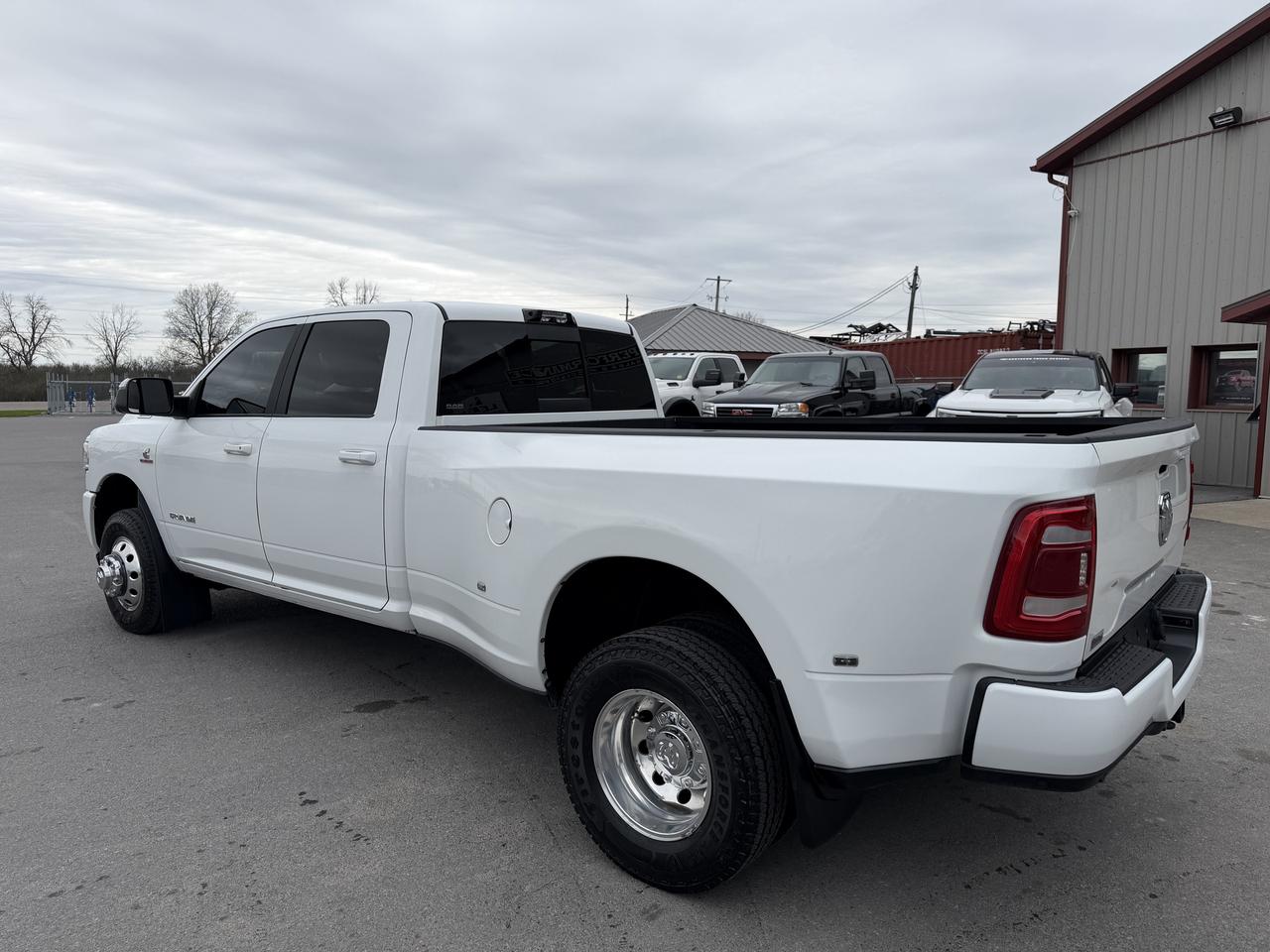 2022 RAM 3500 Big Horn 4x4 Crew Cab 8' Box Photo4