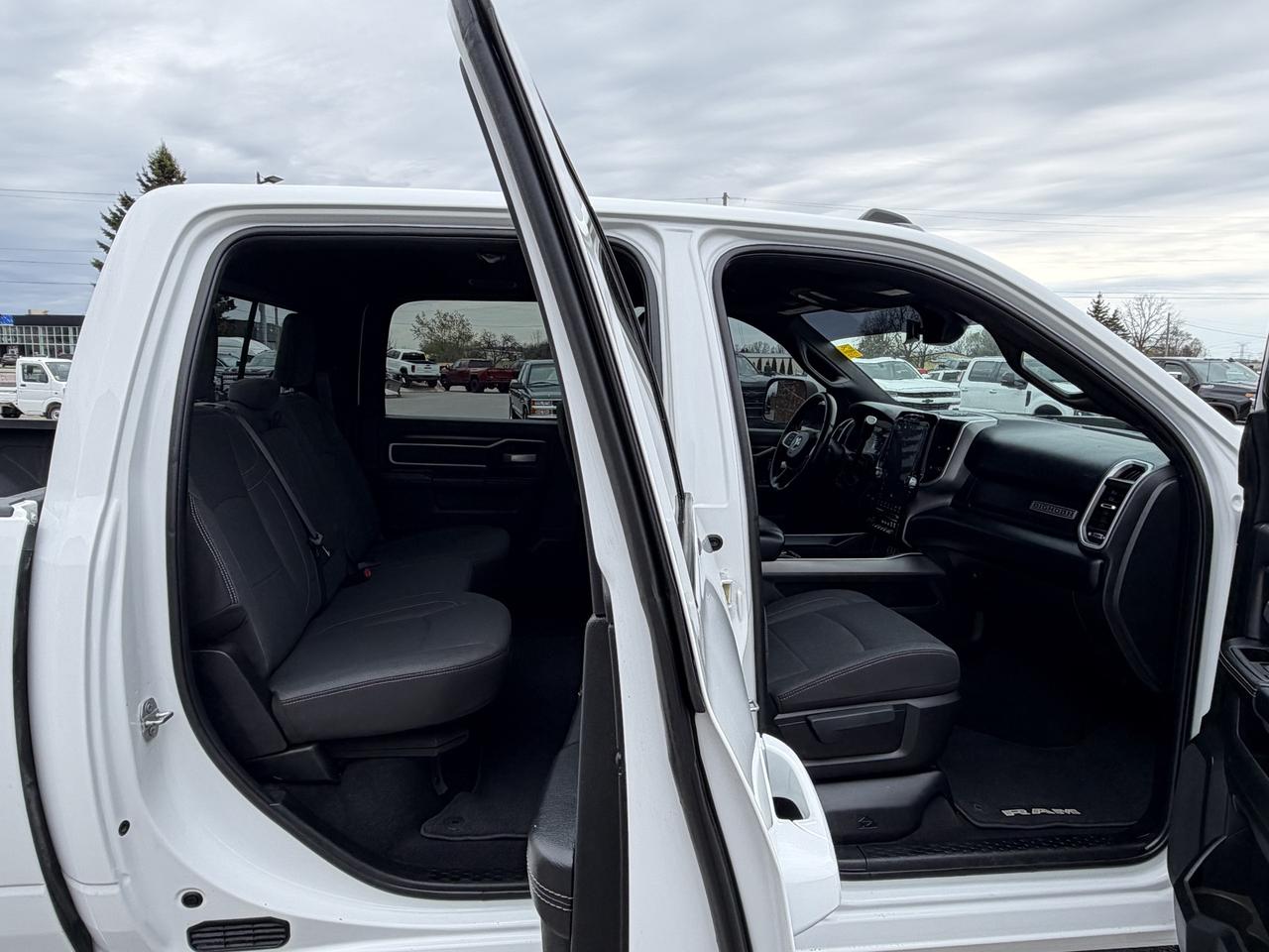 2022 RAM 3500 Big Horn 4x4 Crew Cab 8' Box Photo
