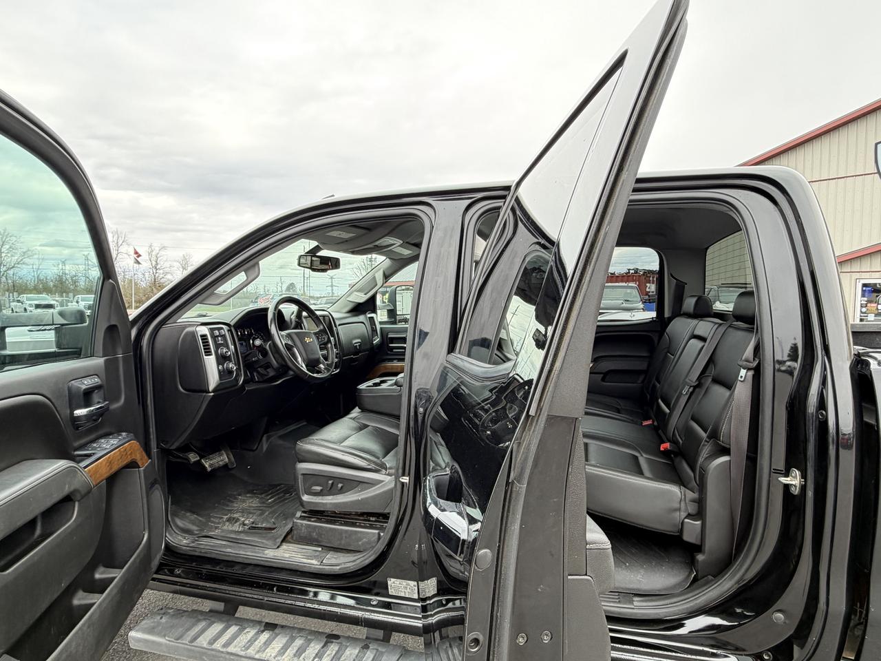 2015 Chevrolet SILVERADO 2500HD LTZ LIFT/WHEEL/TIRE PKG! Photo
