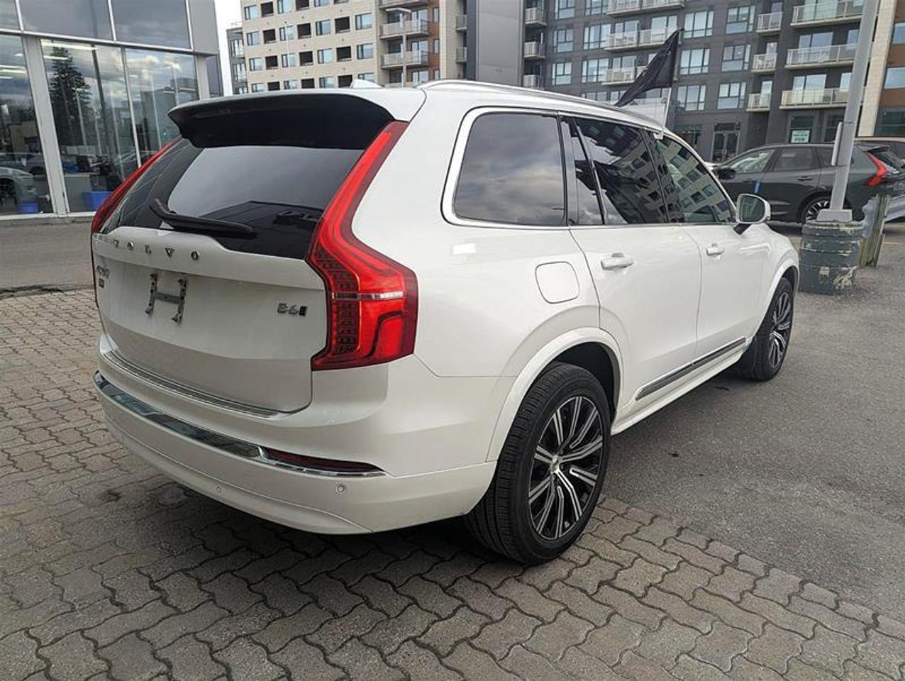 2024 Volvo XC90 B6 Core   7 Pass   Climate   AWD   Clean Photo2