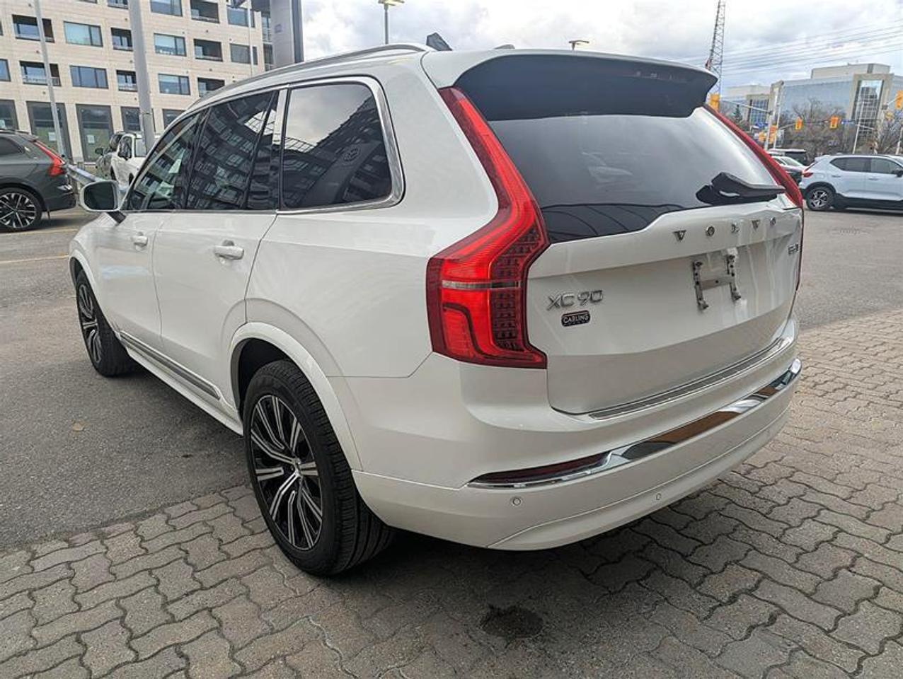 2024 Volvo XC90 B6 Core   7 Pass   Climate   AWD   Clean Photo3