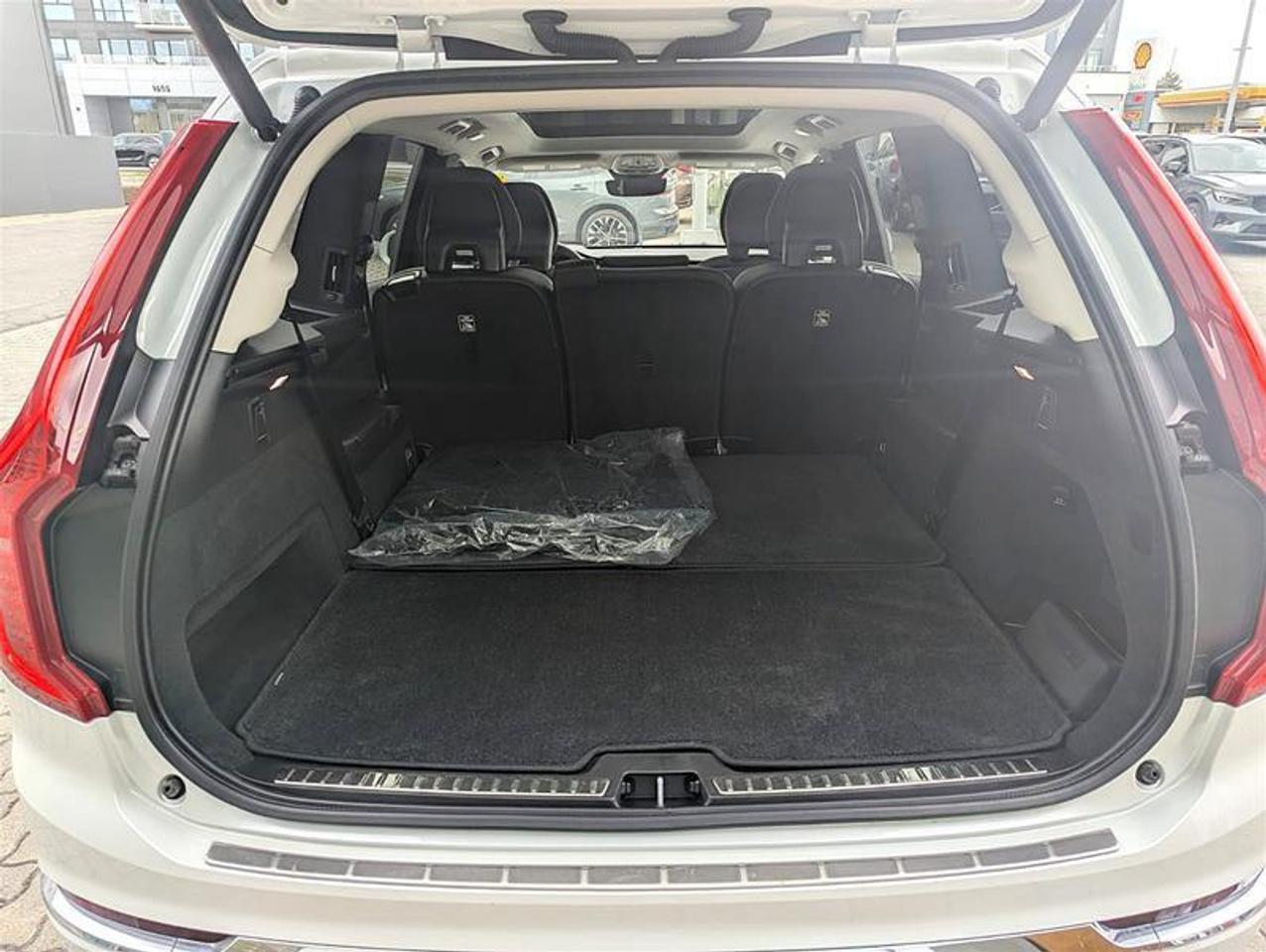 2024 Volvo XC90 B6 Core   7 Pass   Climate   AWD   Clean Photo
