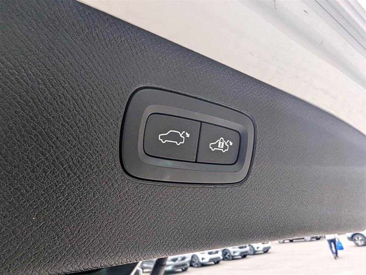 2024 Volvo XC90 B6 Core   7 Pass   Climate   AWD   Clean Photo