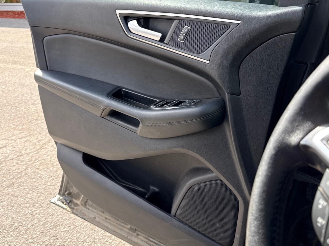 2019 Ford Edge SEL   TOW PKG   AWD   MOONROOF Photo