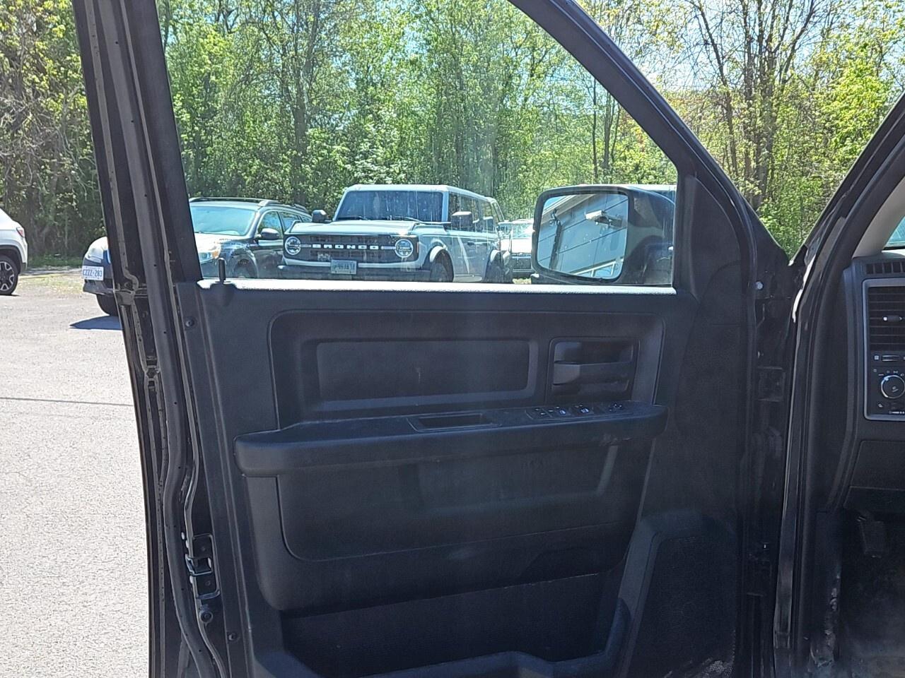 2019 RAM 1500 Classic ST   LOCAL 1 OWNER   NO ACCIDENTS Photo