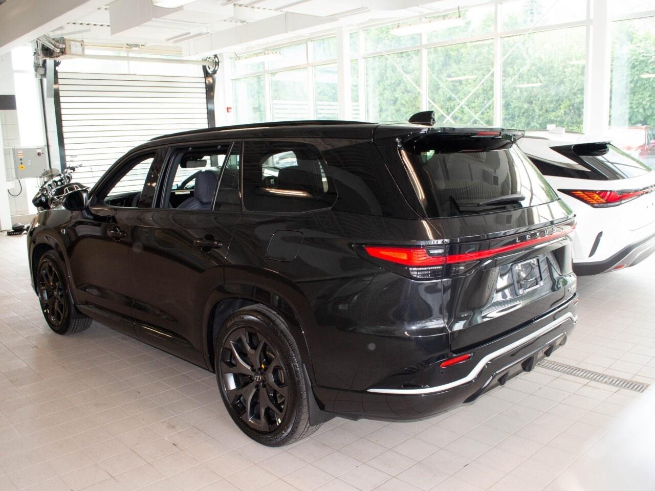 2025 Lexus TX 500h F Sport Photo3