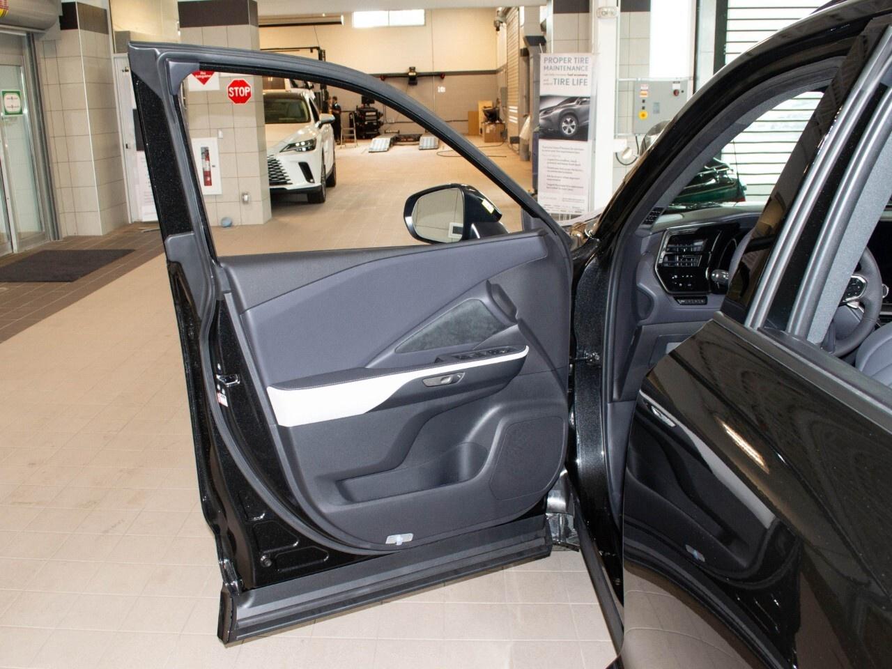 2025 Lexus TX 500h F Sport Photo