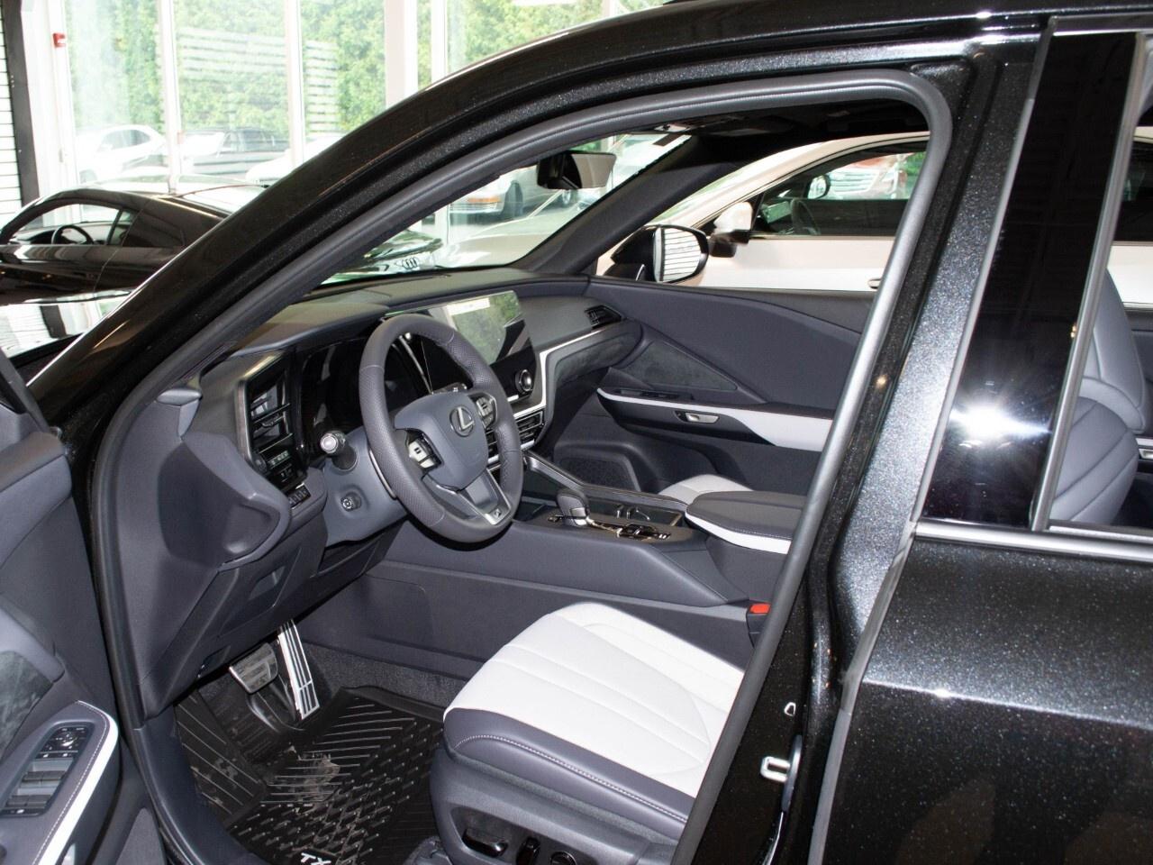 2025 Lexus TX 500h F Sport Photo