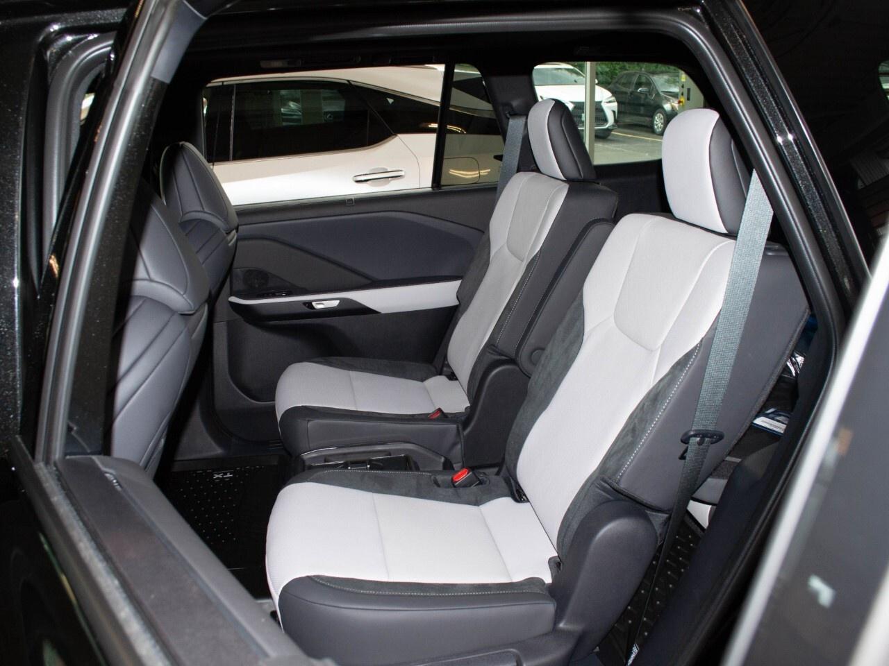 2025 Lexus TX 500h F Sport Photo