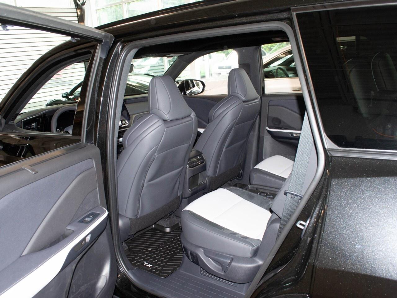 2025 Lexus TX 500h F Sport Photo